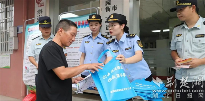 洪山区成立22个“路长驿站”.jpg