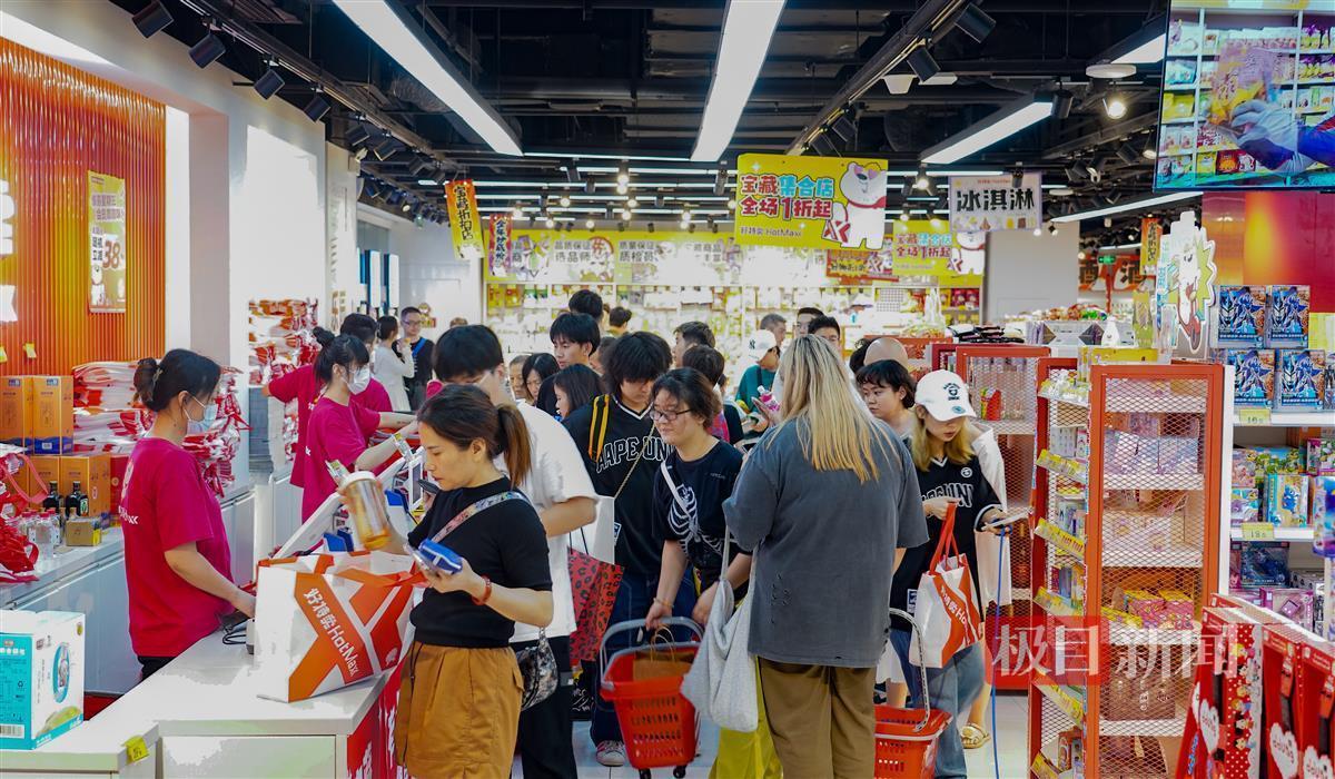 武漢消費(fèi)市場在夏夜迎來高峰，夜間客流為白天客流的兩三倍(圖3)