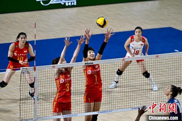 女排决赛美国巴西球衣_逆转！中国女排3比2战胜美国女排_女排联赛美国对巴西决赛
