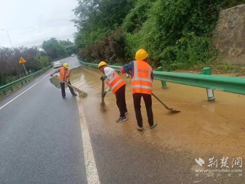 1.及时排除道路积水.jpg.jpg