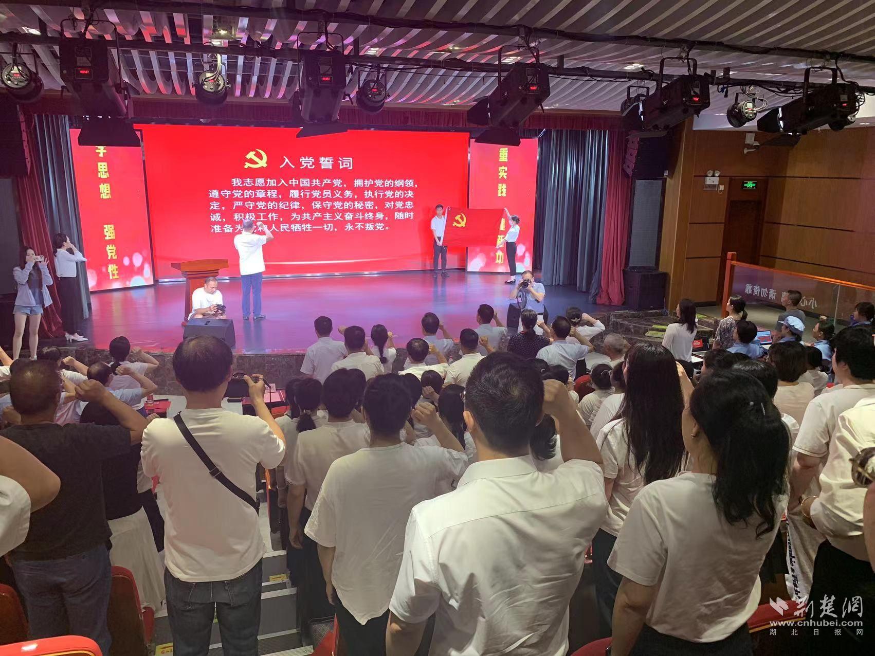 重温入党誓词.jpg.jpg