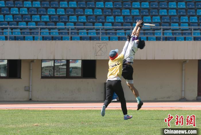 宁夏银川：飞盘运动受热捧