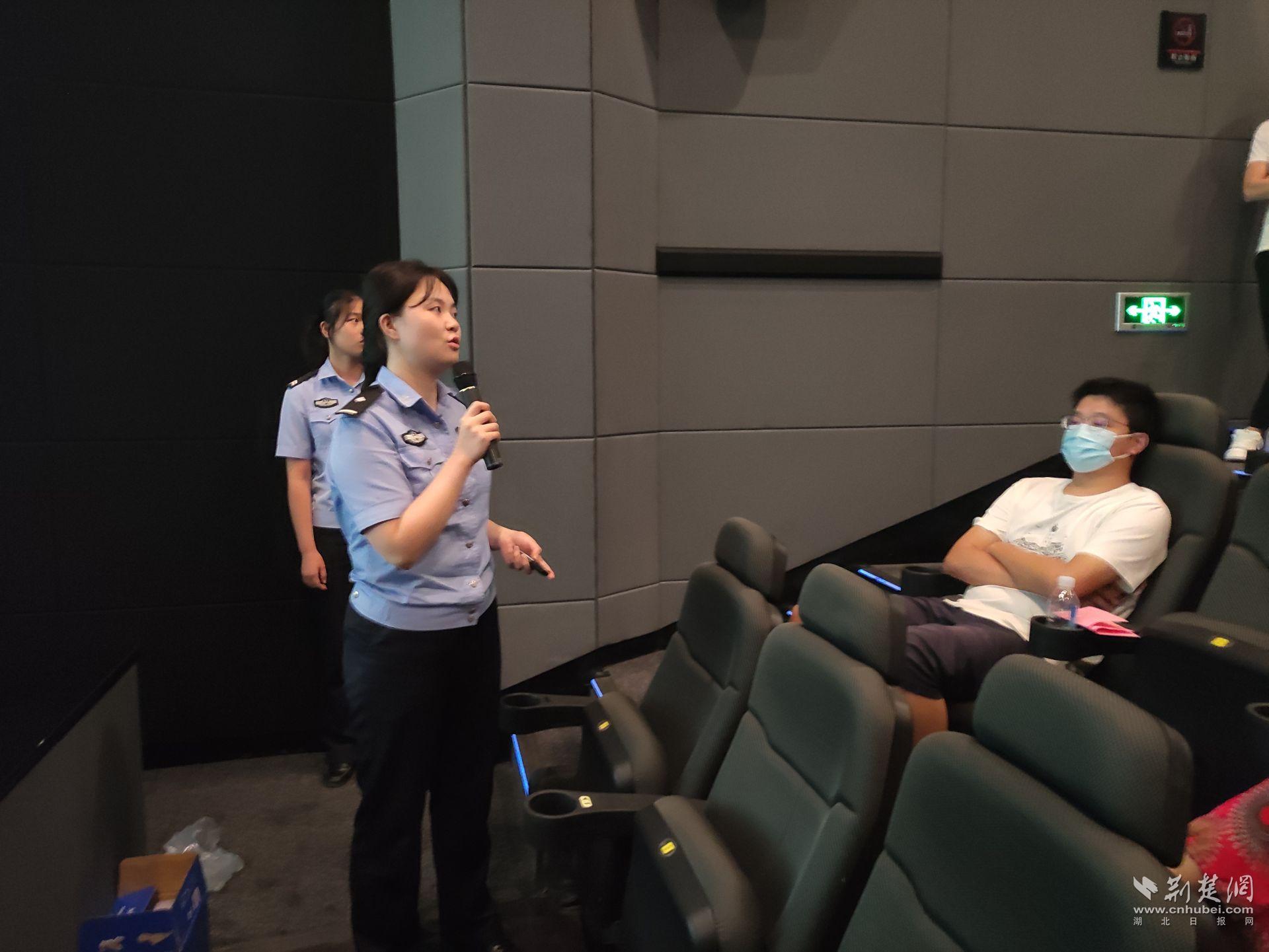 警花说反诈.jpg.jpg