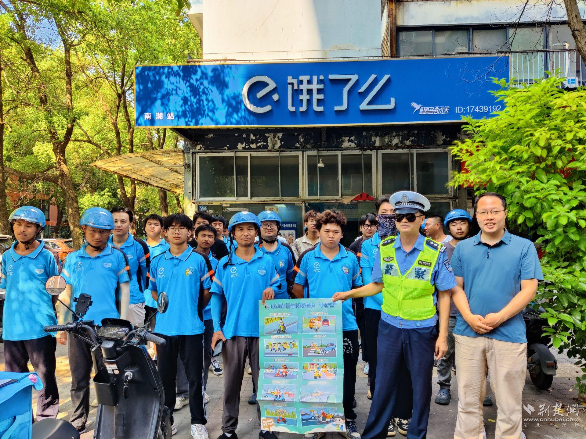展示交通知识宣传册.jpg.jpg