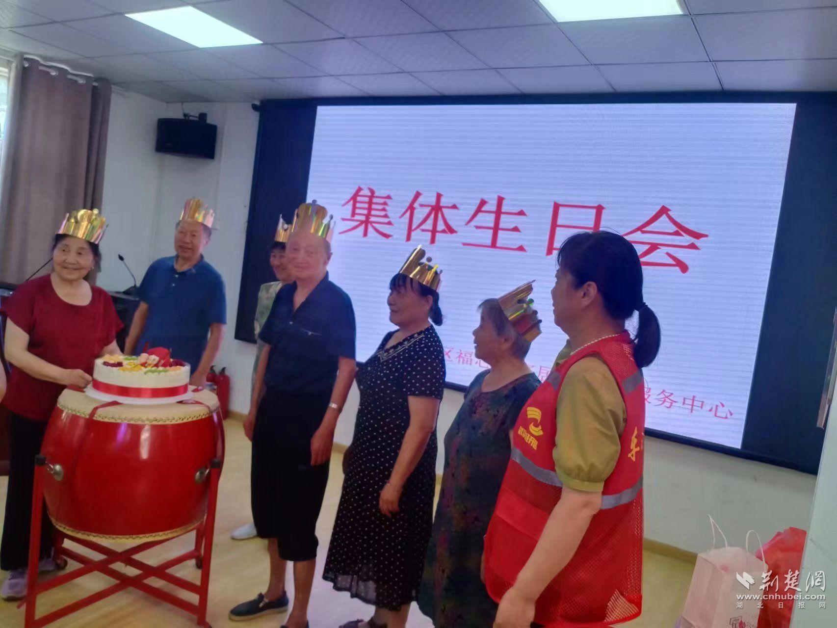 举办生日会.jpg.jpg