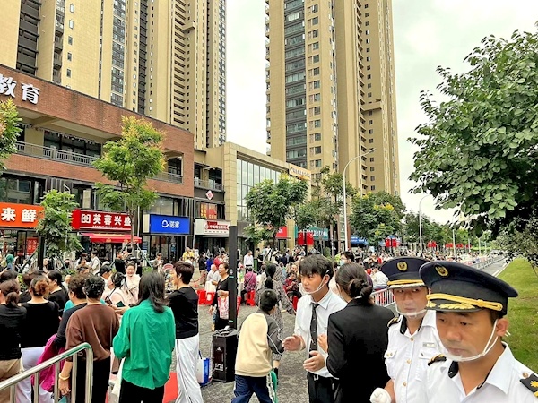 武汉这个小区举办“老友生活节” 600余居民共享“百家宴”
