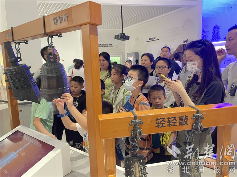 3-科技瑰宝展厅 曾侯乙编钟发音原理.jpg.jpg