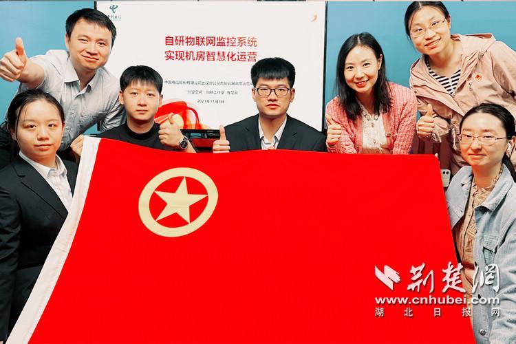 nEO_IMG_潘圣宇带领物联网项目科创发布.jpg
