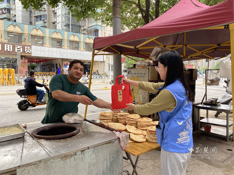 为社区商户送月饼.png.png
