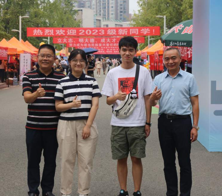 九游会J9 J9九游会新生报到！母女考入相同高校相同学院更巧的是→(图5)