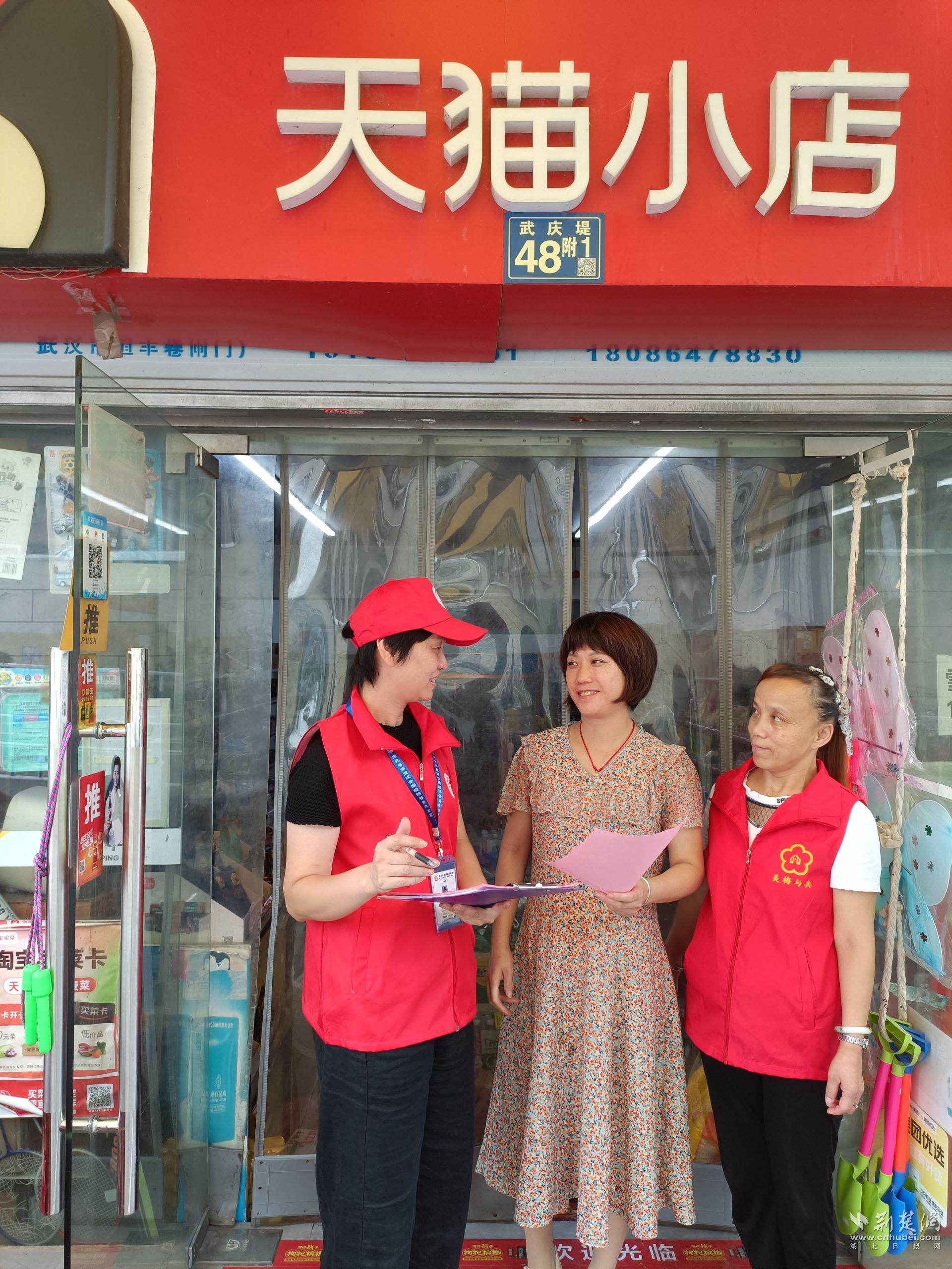 社区普查员到辖区个体商户开展经济普查宣传登记工作.jpg.jpg