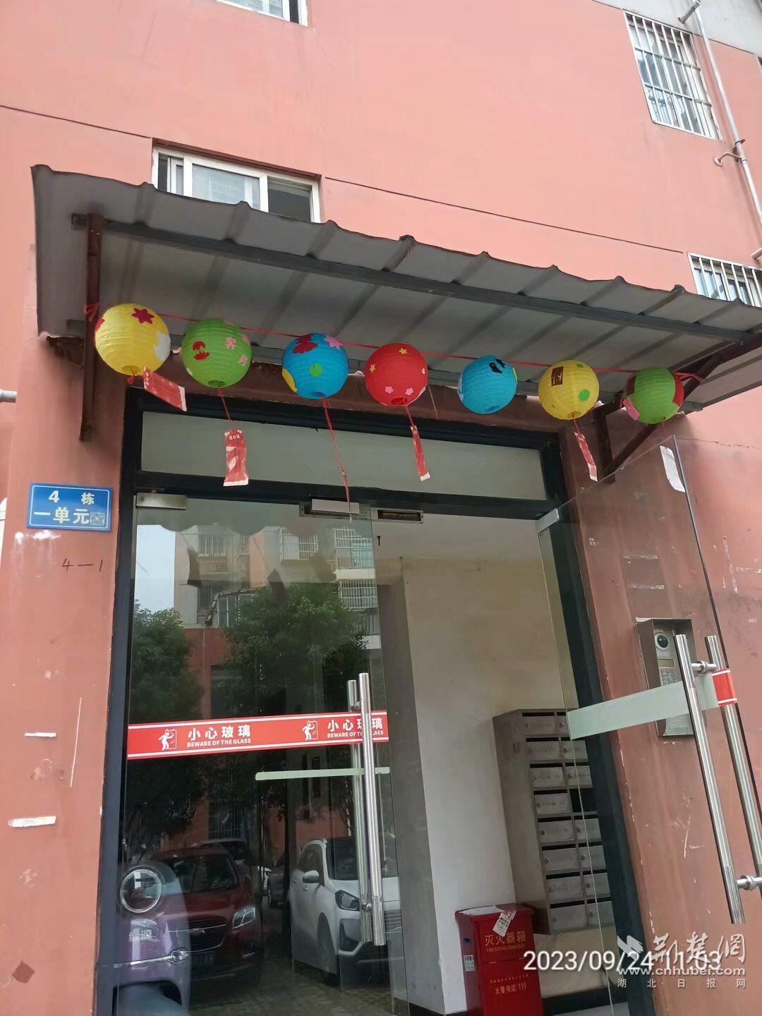 居民手动制作的灯笼.jpg