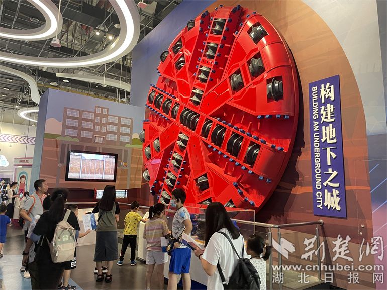 4-超级工程展厅 地铁交通.jpg.jpg
