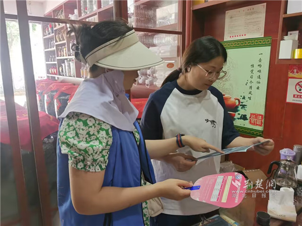 走访辖区商户.jpg