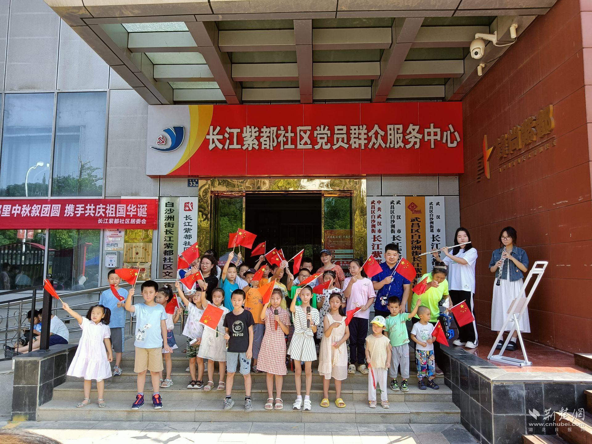 居民们合唱歌曲庆佳节.jpg.jpg