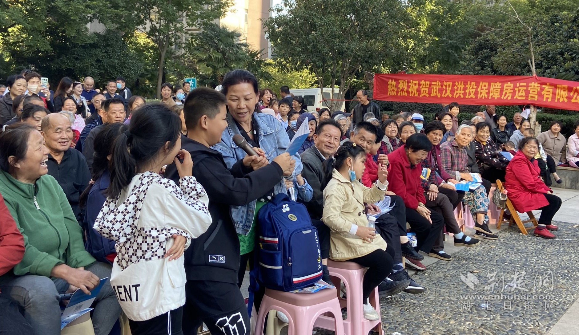 租户们积极参与活动.jpg.jpg