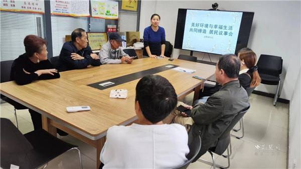 居民讨论“楼栋公约”公约事宜.jpg
