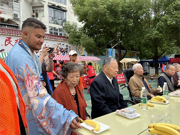 慰问老人.jpg