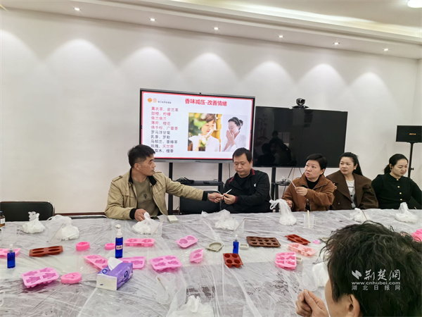 闻香识精油.jpg