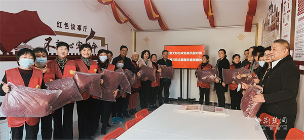 捐赠保暖物资.jpg