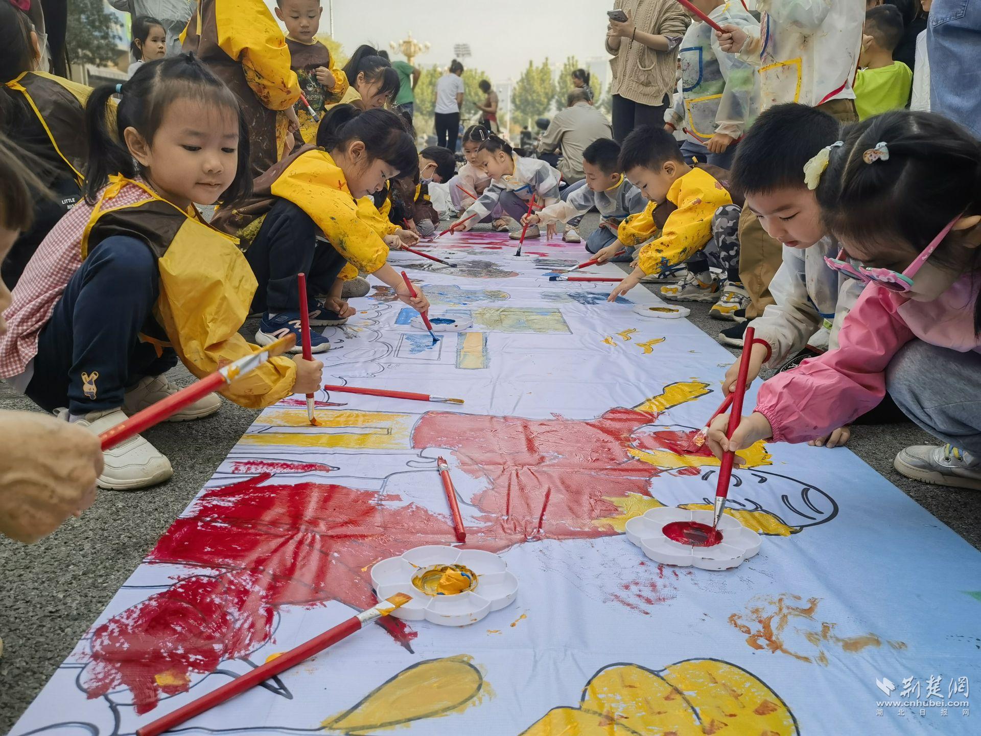 共绘5米画卷.jpg.jpg
