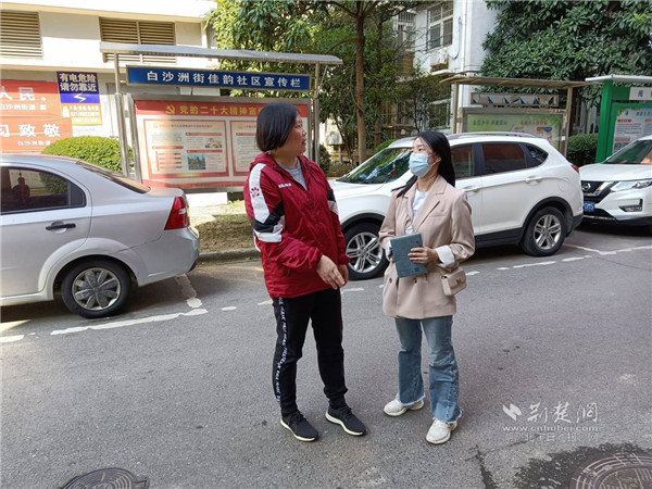区人大代表夏青在佳韵社区调研.jpg