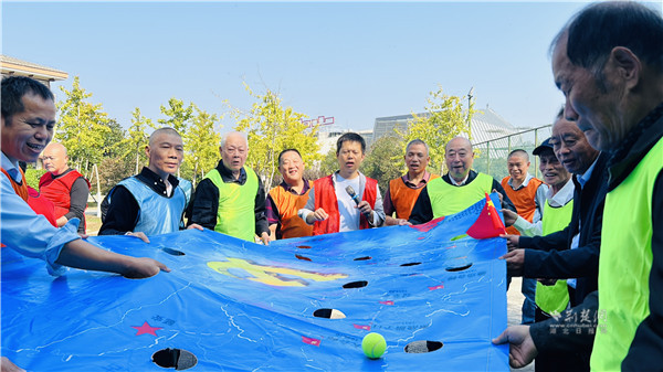 老兵重走长征路.jpg
