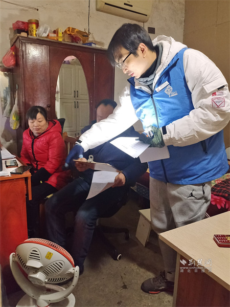 网格员入户宣传2.jpg