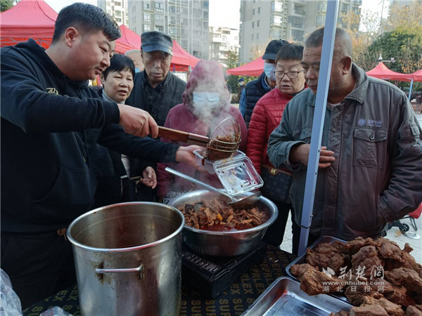 集市现场.jpg
