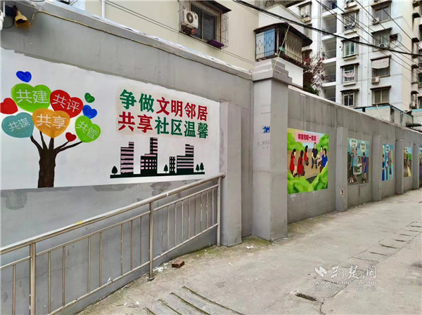 焕然一新的小区围墙.jpg
