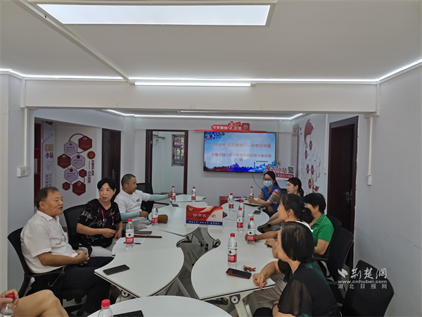社区党委组织多方参与架空层改造协调会.jpg