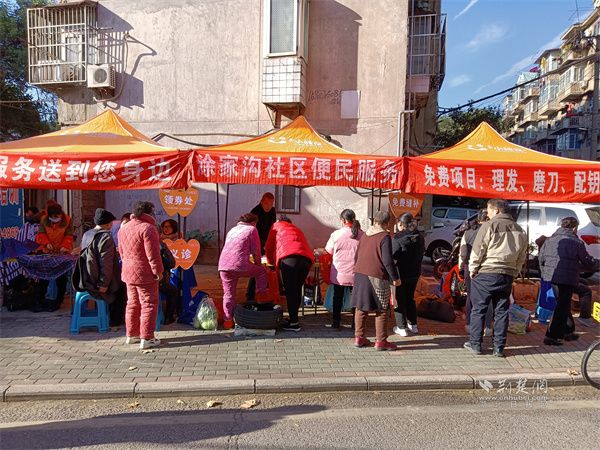 便民服务“微集市”进社区活动.jpg.jpg