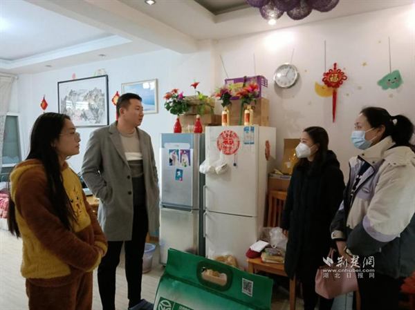 人大代表上门慰问困难群众2.png.png