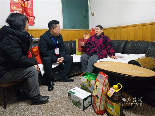 慰问困难群众乔银川.jpg.jpg