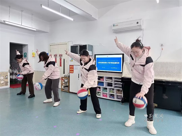 选手们展示自己的职业技能.jpg