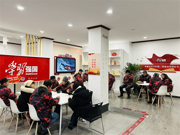 在学习小站喝粥，了解腊八节知识.jpg