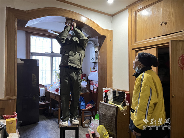 社区安装烟雾报警器.jpg