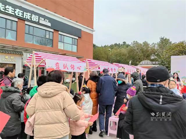 民俗市集热闹非凡.jpg