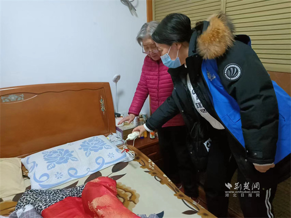 社区网格员上门3.jpg
