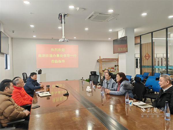 1.走访武汉中商校园服务管理有限公司，致以新年的祝福，详细了解企业的经营情况和发展规划，当好“零号员工”，持续优化营商环境.jp