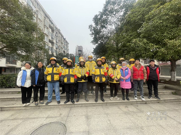 “佳”守护外卖骑手志愿服务队队员合影.jpg