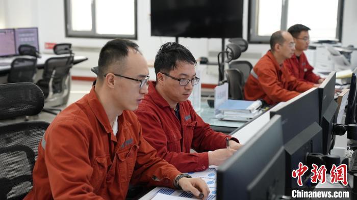新春走基层）雁门关下的电力守护者：值班守岁两不误(图3)