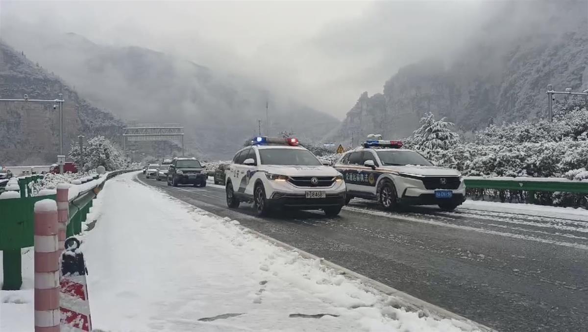 怎么快速除车上的积雪 dc39123b42b03ac9973b1f2c6e46bda8.jpeg