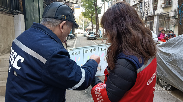 社区居民为亭子征集名字.jpg