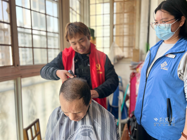 入户为居民提供志愿服务.png.png