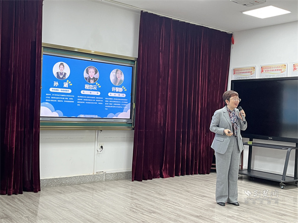 武昌区社区教育学院黄琳院长讲授为“益青春”第一课.jpg