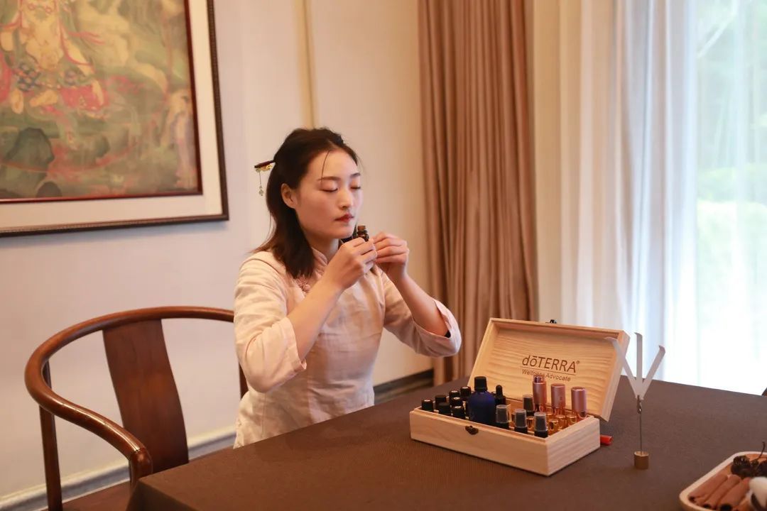 時尚個性服裝直播視頻素材（服裝直播現場圖片）