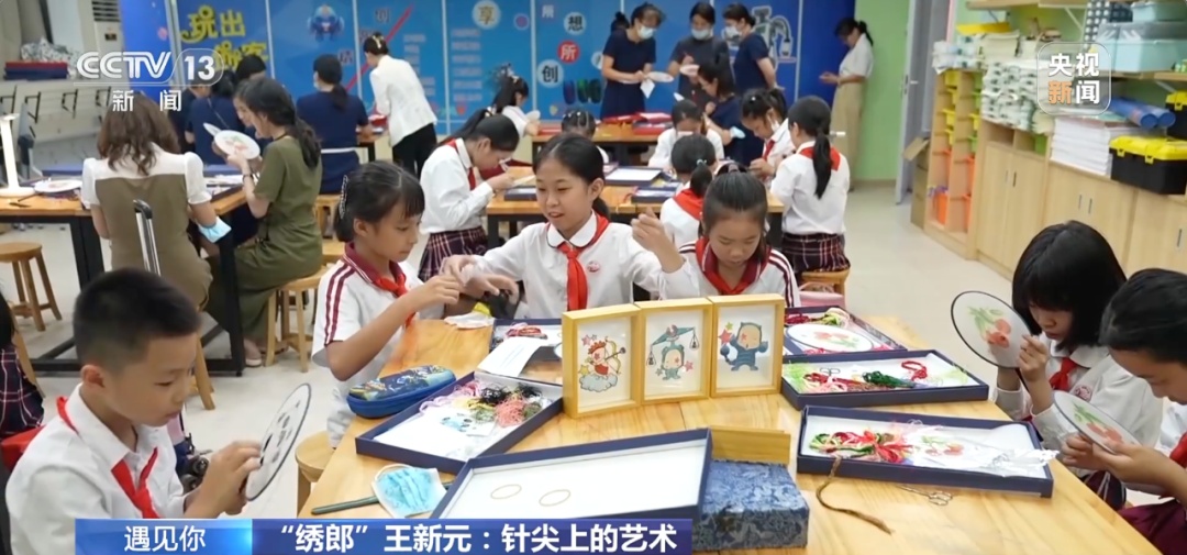 个个争先猜灯谜打一字,个个争先喜迎春打一字