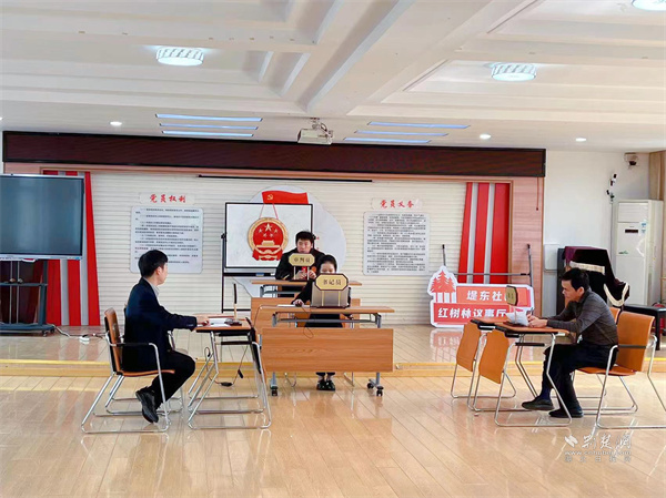 堤东社区“微法庭”庭审现场。.jpg