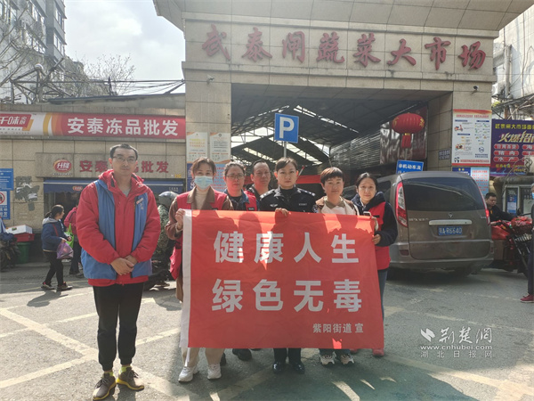 禁毒宣传进市场.jpg